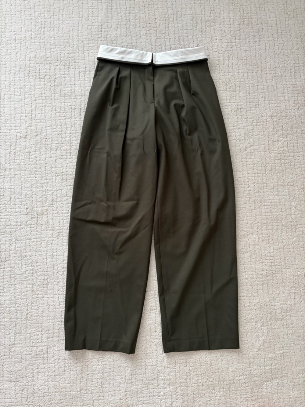 Aritzia Olive Green Pleated Dress Pants with White Waistband